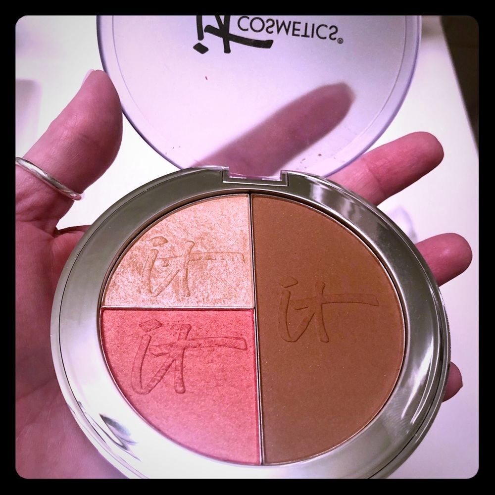 SOLD It Cosmetics Face Disc